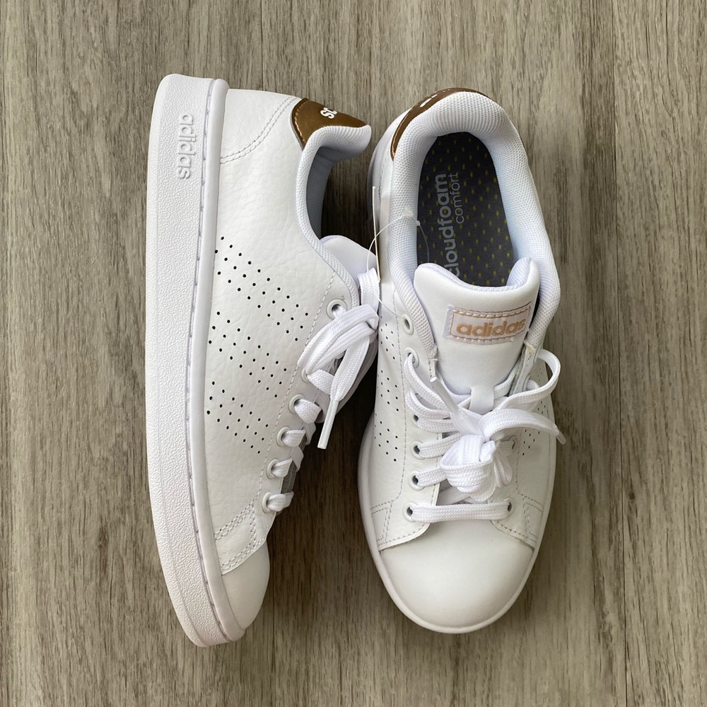 NWT Adidas Advantage Cloudfoam Sneakers 5.5